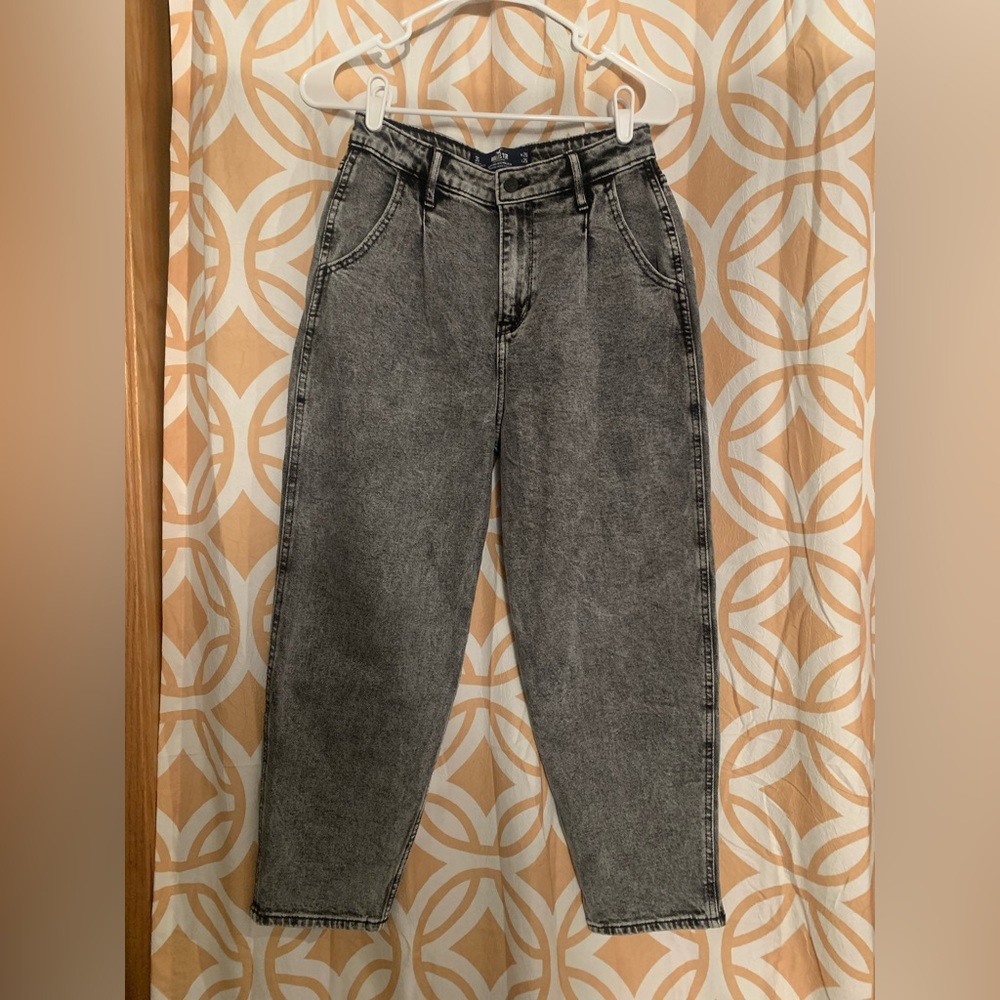 Hollister jeans in a size 3 short